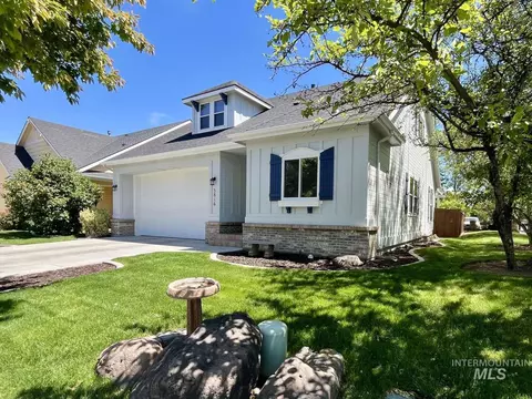 3816 N Park Crossing Ave, Meridian, ID 83646