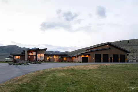 Exterior - 20 Mcatee Ln, Hailey, ID 83333 photo 2 of 9