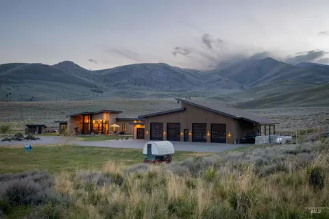 Exterior - 20 Mcatee Ln, Hailey, ID 83333 photo 7 of 9