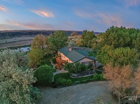 Exterior - 1750 E 4550 N, Buhl, ID 83316 photo 3 of 12