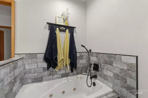 Bath - 1750 E 4550 N, Buhl, ID 83316 photo 1 of 2
