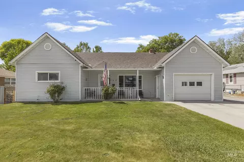 742 Fort Hall Ave, American Falls, ID 83211