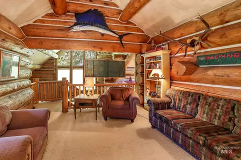 Living - 1345 Divot Ln, Mccall, ID 83638 photo 3 of 4