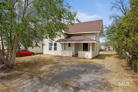 220 S 8th Ave, Buhl, ID 83316