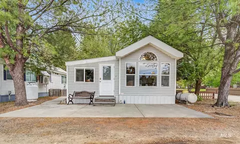 514 Sawyer St #H25, Cascade, ID 83611