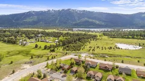 15 Buckskin Dr, Donnelly, ID 83615