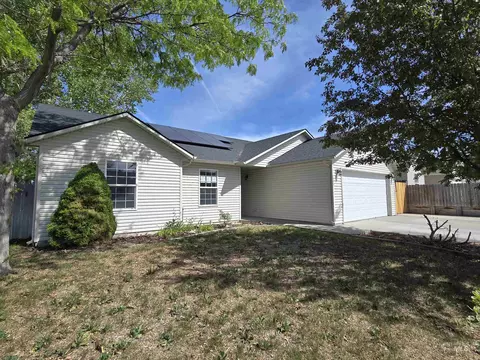 1595 Dana St, Twin Falls, ID 83301