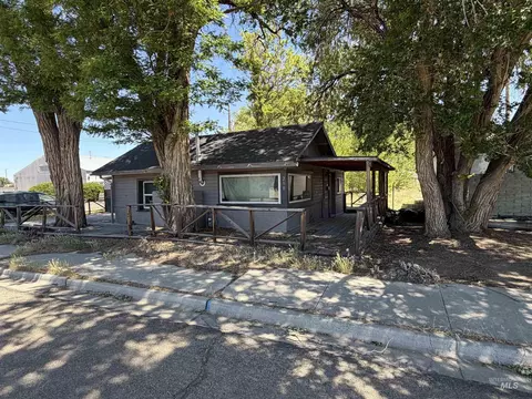 210 S 3 W, Mountain Home, ID 83647