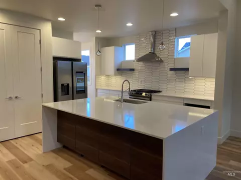 191 S Fuji Ave, Emmett, ID 83617