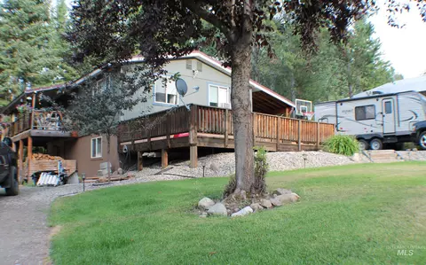 Exterior - 907 Ann St, Mccall, ID 83638 photo 2 of 14
