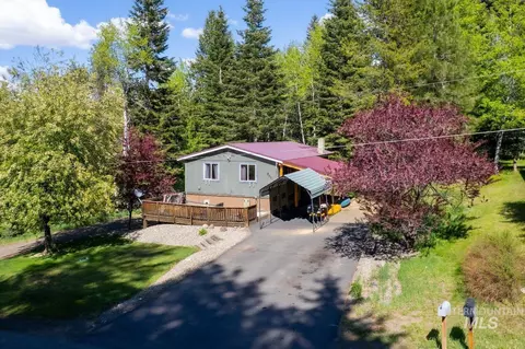 Exterior - 907 Ann St, Mccall, ID 83638 photo 6 of 14