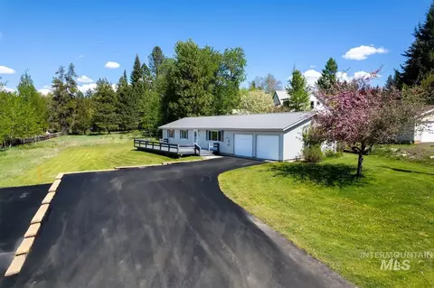 Exterior - 1605 Lawrence Dr, Mccall, ID 83638 photo 7 of 8