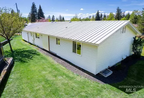 Exterior - 1605 Lawrence Dr, Mccall, ID 83638 photo 4 of 8