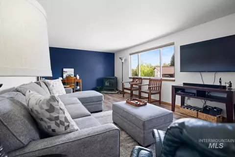 Living - 1605 Lawrence Dr, Mccall, ID 83638 photo 1 of 5
