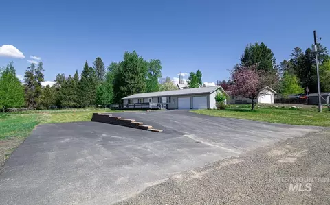 Exterior - 1605 Lawrence Dr, Mccall, ID 83638 photo 6 of 8