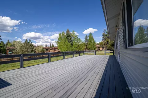Exterior - 1605 Lawrence Dr, Mccall, ID 83638 photo 5 of 8