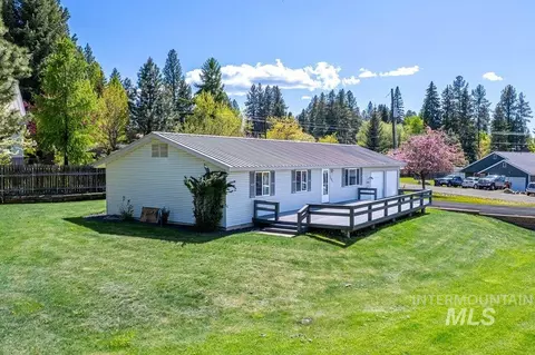 Exterior - 1605 Lawrence Dr, Mccall, ID 83638 photo 2 of 8