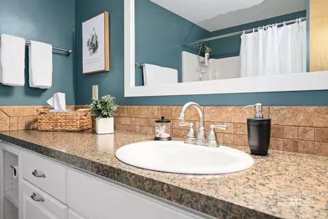 Bath - 1605 Lawrence Dr, Mccall, ID 83638 photo 4 of 4