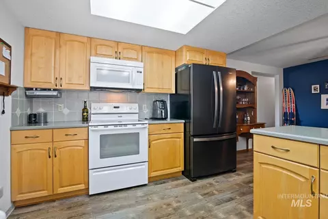 Kitchen - 1605 Lawrence Dr, Mccall, ID 83638 photo 3 of 4