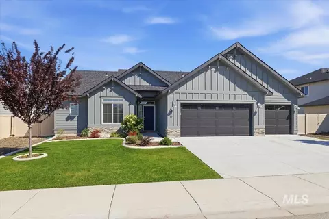 5070 W Vanderbilt Dr, Meridian, ID 83646