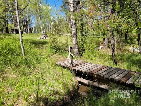 Exterior - 10534 Hwy 55, Cascade, ID 83611 photo 9 of 13