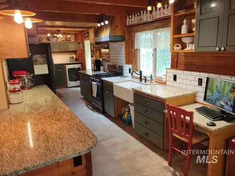 Kitchen - 10534 Hwy 55, Cascade, ID 83611 photo 1 of 3