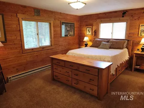 Bedroom - 10534 Hwy 55, Cascade, ID 83611 photo 2 of 6