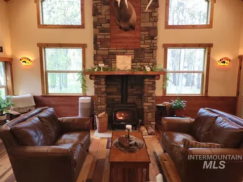 Living - 10534 Hwy 55, Cascade, ID 83611 photo 2 of 3
