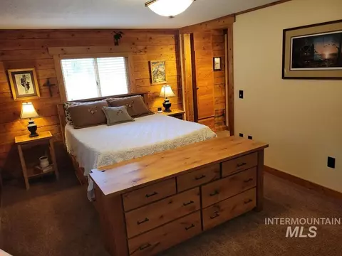 Bedroom - 10534 Hwy 55, Cascade, ID 83611 photo 3 of 6
