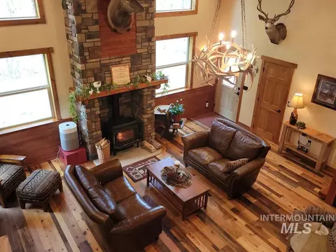 Living - 10534 Hwy 55, Cascade, ID 83611 photo 3 of 3