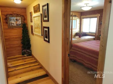 Entry Way - 10534 Hwy 55, Cascade, ID 83611 photo 1 of 1