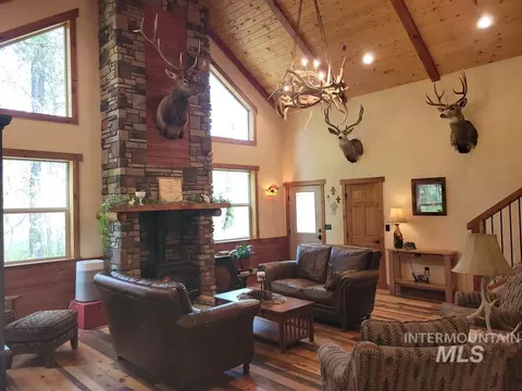 Living - 10534 Hwy 55, Cascade, ID 83611 photo 1 of 3