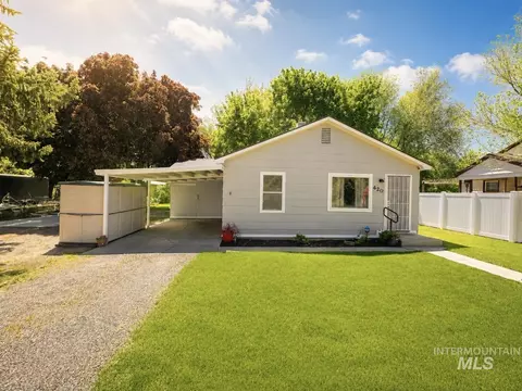 420 E 3rd St, Shoshone, ID 83352