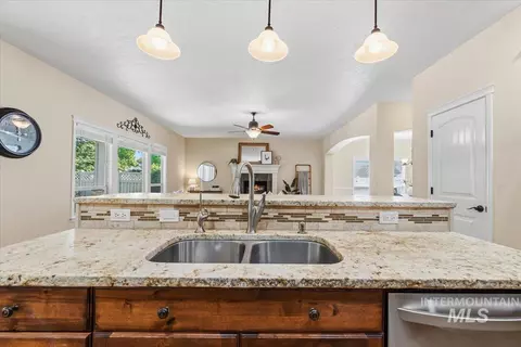Kitchen - 2998 E Shadowwolf Dr, Eagle, ID 83616 photo 2 of 2