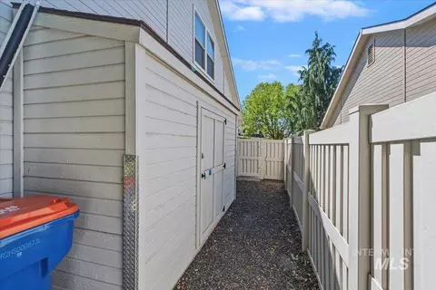 Exterior - 2998 E Shadowwolf Dr, Eagle, ID 83616 photo 8 of 9