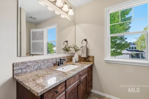 Bath - 2998 E Shadowwolf Dr, Eagle, ID 83616 photo 4 of 4