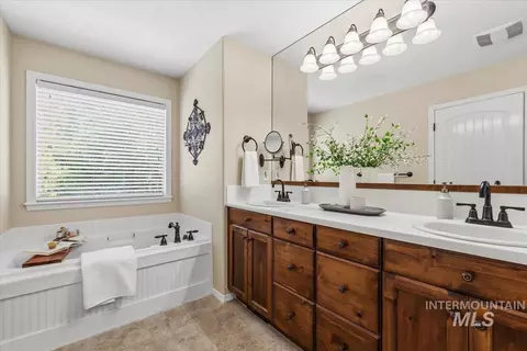Bath - 2998 E Shadowwolf Dr, Eagle, ID 83616 photo 1 of 4