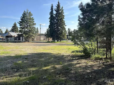 301 N 3rd St, Mccall, ID 83638 photo 5