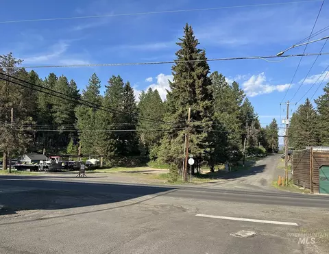 301 N 3rd St, Mccall, ID 83638 photo 9