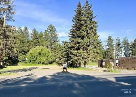 301 N 3rd St, Mccall, ID 83638 photo 3