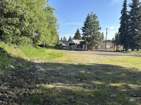 301 N 3rd St, Mccall, ID 83638 photo 6