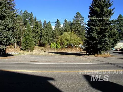 301 N 3rd St, Mccall, ID 83638 photo 2