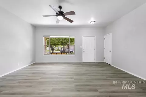 Living - 1183 Cortes Loop Twin Fls, Twin Falls, ID 83301 photo 2 of 2