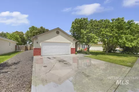 Exterior - 1183 Cortes Loop Twin Fls, Twin Falls, ID 83301 photo 2 of 9