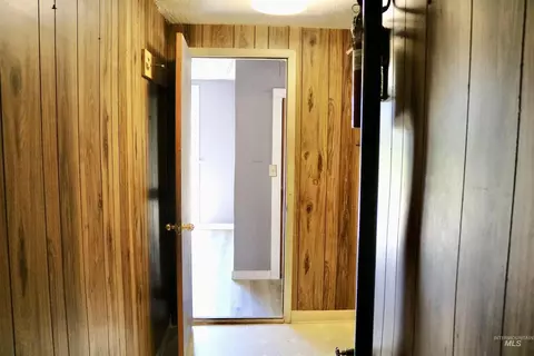 Entry Way - 123 Ithaca, Caldwell, ID 83605 photo 2 of 4