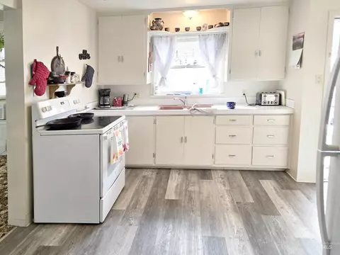 Kitchen - 357 6th Ave N, Twin Falls, ID 83301 photo 1 of 4