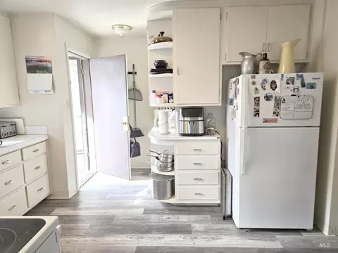 Kitchen - 357 6th Ave N, Twin Falls, ID 83301 photo 2 of 4