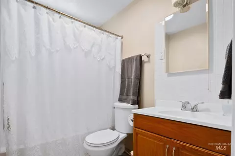Bath - 2152 E State St, Eagle, ID 83616 photo 2 of 2