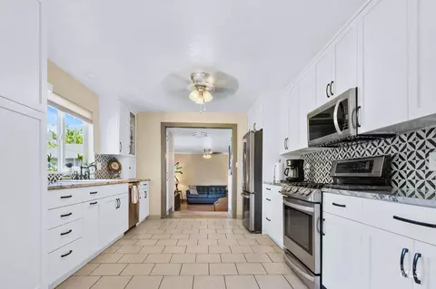 Kitchen - 2152 E State St, Eagle, ID 83616 photo 2 of 5