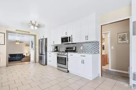 Kitchen - 2152 E State St, Eagle, ID 83616 photo 1 of 5